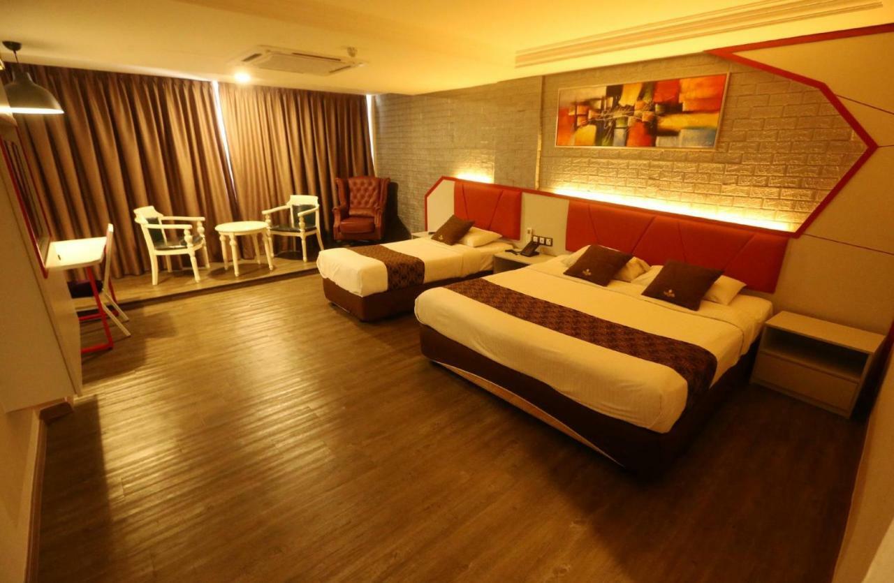 Golden Nasmir Hotel Букит Мертаджам Екстериор снимка