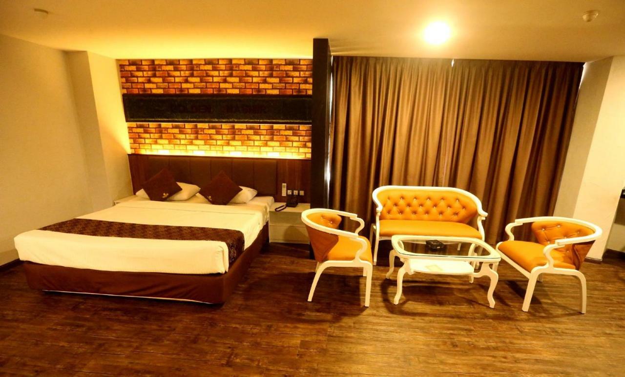 Golden Nasmir Hotel Букит Мертаджам Екстериор снимка