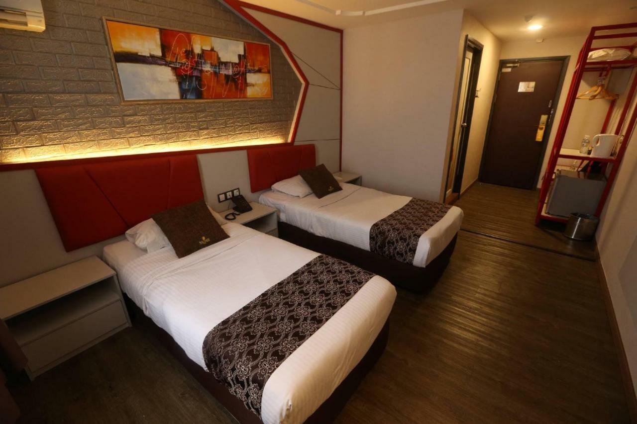 Golden Nasmir Hotel Букит Мертаджам Екстериор снимка